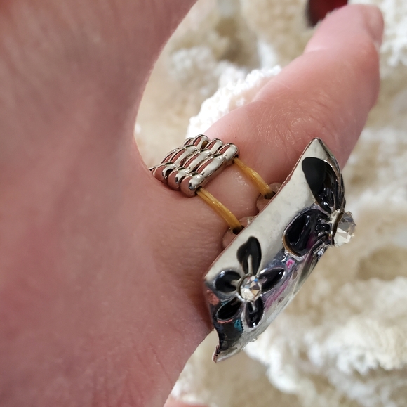 Silver Tone Adjustable Band Ring with Black Flowers & Rhinestones 💥3 for $24💥 - Picture 10 of 13